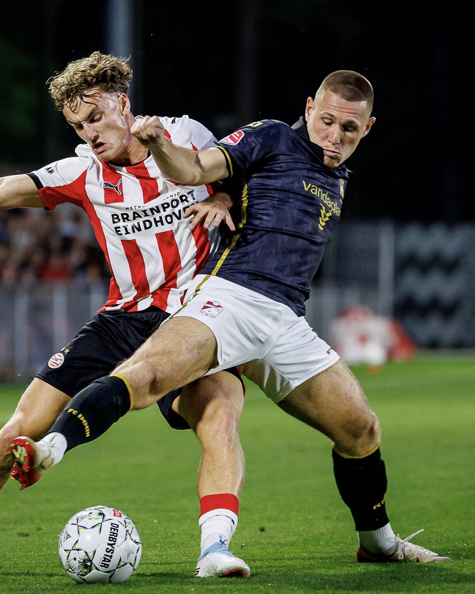 FC_Emmen's tweet photo. Freddy! 🔥
#jpsEMM #100jaarEmmen #VanOnsVeurAltied #HIERKOMIKWEG https://t.co/nAxeUgfFmU