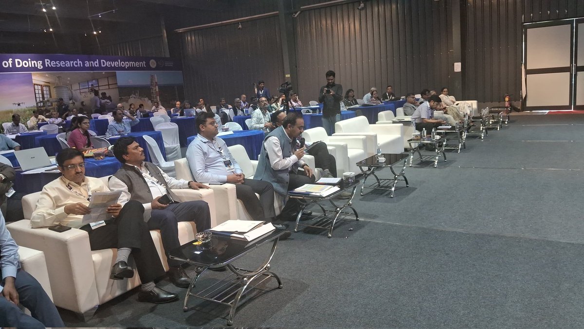 DrSangeetaRath3's tweet photo. @InfoGujcost @GujScienceCity @IndiaDST @dstGujarat @PMOIndia @CMOGuj @EduMinOfGujarat @airnewsalerts @PTI_News @narottamsahoo @SciComm_India @InfoGujarat "#Research needs to be #convergent and deliver real #impact from controlled trials to large community studies," said Dr. Deepak Saxena, Director, @IIPHG1.

An initiative of @NITIAayog, 5th Consultative Meeting on Ease of R&amp;D, aimed at removing obstacles and promoting enablers. https://t.co/fBxbWdSztD