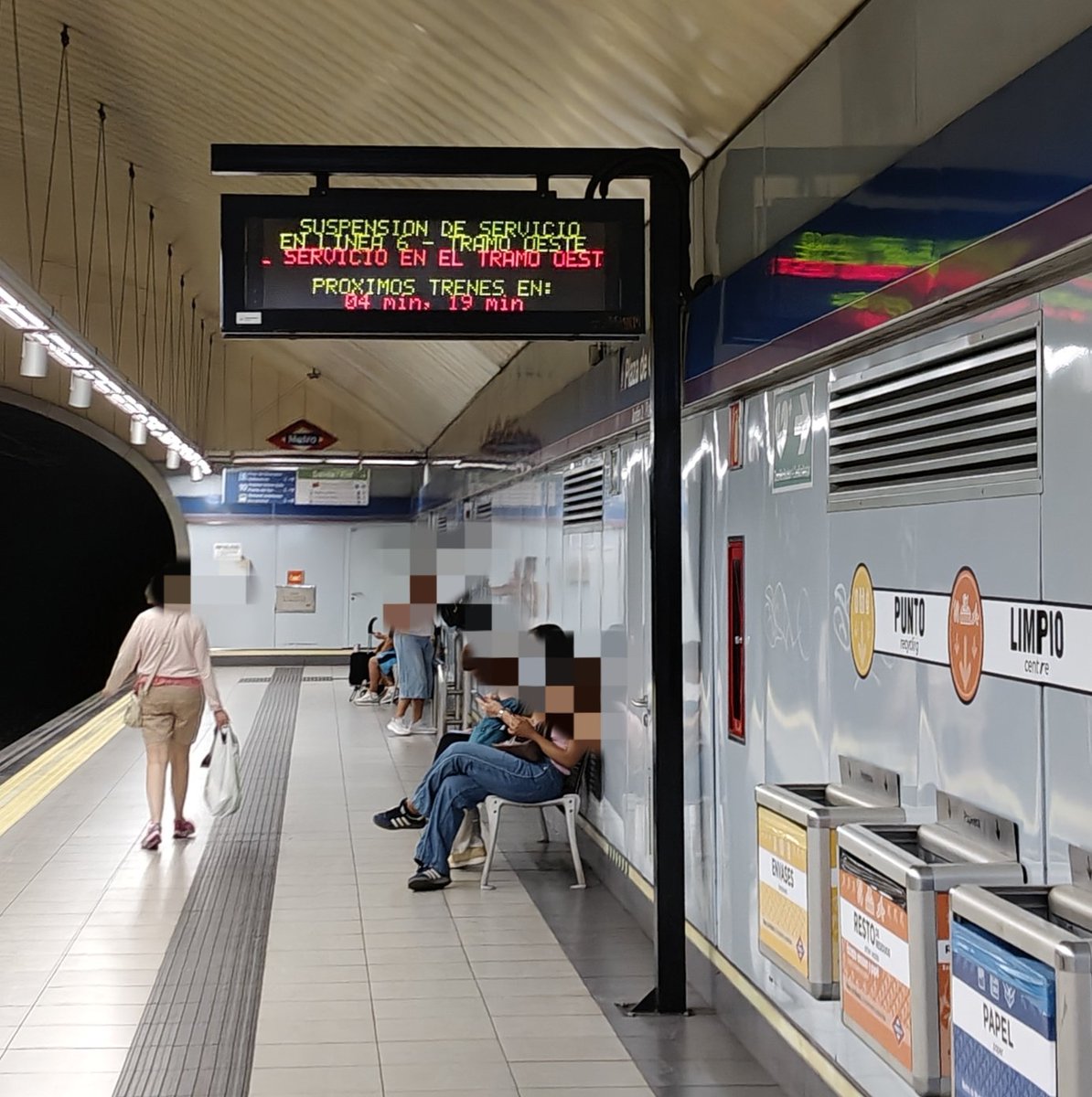 Nooo <a href="/metro_madrid/">Metro de Madrid</a> dime que no hay 15 minutos de intervalo entre trenes en la línea 9, dirección sur, a esta hora del día.

Saludos desde Plaza de Castilla