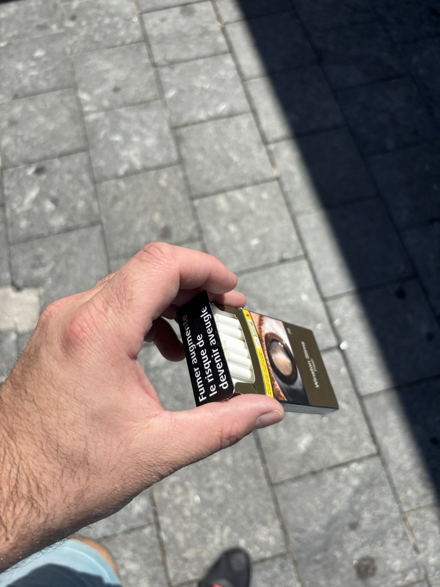 Dommage pour celui qui a fait tomber son paquet 🚮