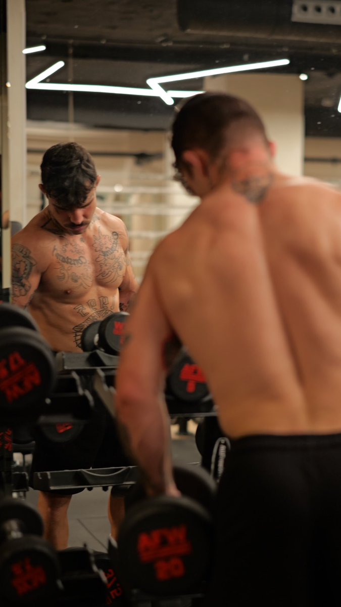 Primero di a ti mismo quién quieres ser; luego haz lo que tienes que hacer.