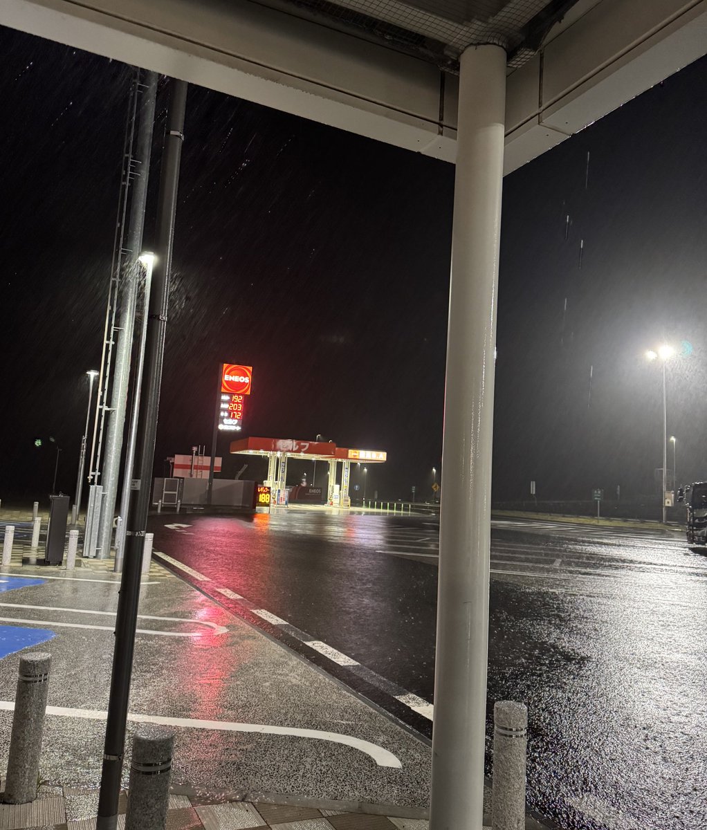 works_7's tweet photo. 日本海ルートは雨なので回避
太平洋ルートでもずぶ濡れ

そもそも、最初から雨模様でしたが… https://t.co/SuSuyt7RPU