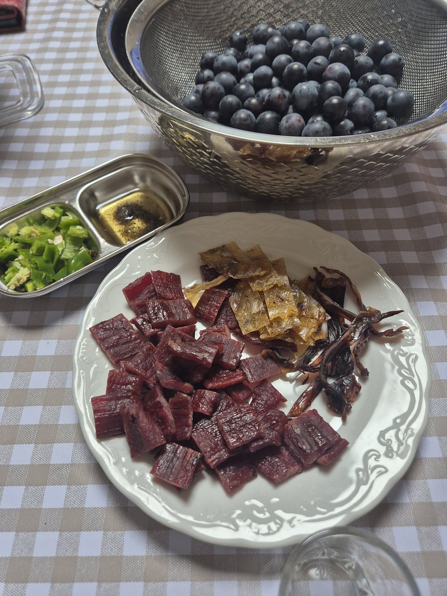 오늘은 엄마랑 오백년만에 버스타고 남의 동네가서 술마시고 데이트한날!! 애인없으니 이런시간도 생기고 좋네에😀😀