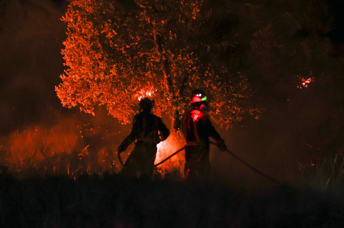 mariomron's tweet photo. Incendio en Tres Cantos (Madrid) sobre las 2:30 de la madrugada.

©️Mario Morón https://t.co/dgLYhHryVg