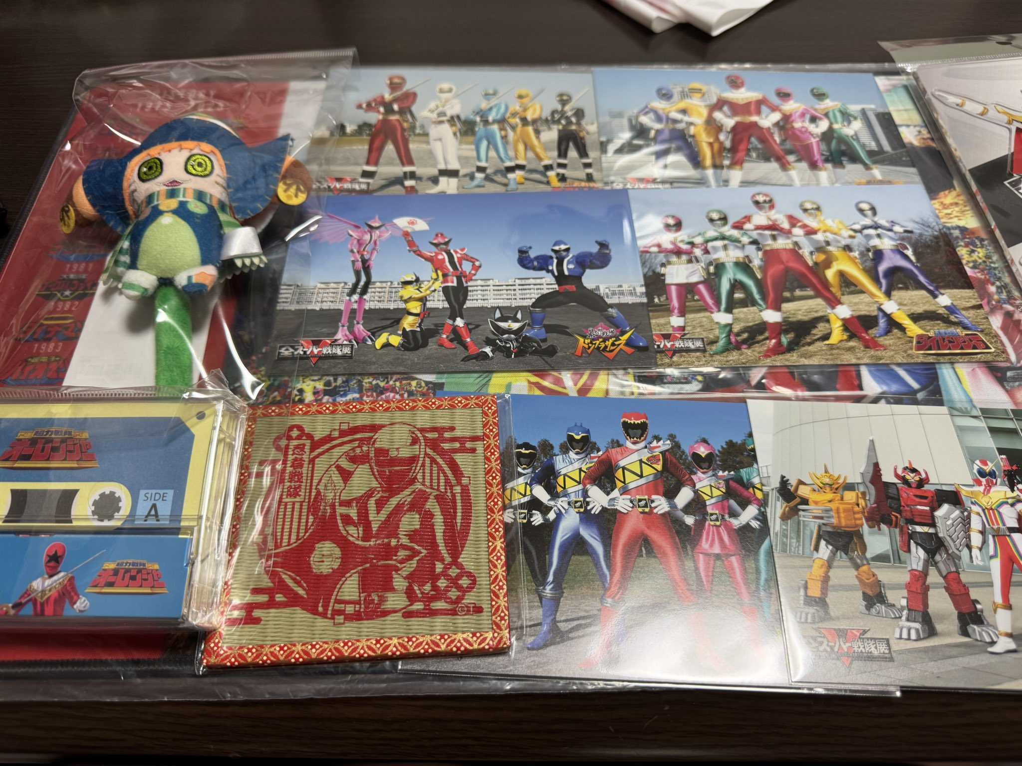 【XLサイズ】ロボ　集合　Tシャツ　全スーパー戦隊展 匿名配送・未開封品】全スーパー戦隊展 Tシャツ ロボ XLサイズ