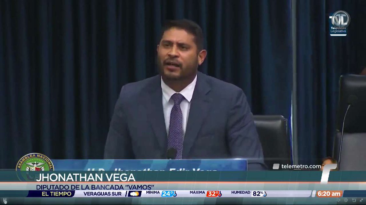 “En un país donde la economía aprieta, vienen unos bellacos a subirse el salario y después que se suben el salario quieren tener una jubilación especial de un 100%, mientras allá afuera la gente se come un cable, no hay trabajo, no hay empleo, pero estos bellacos vienen y se