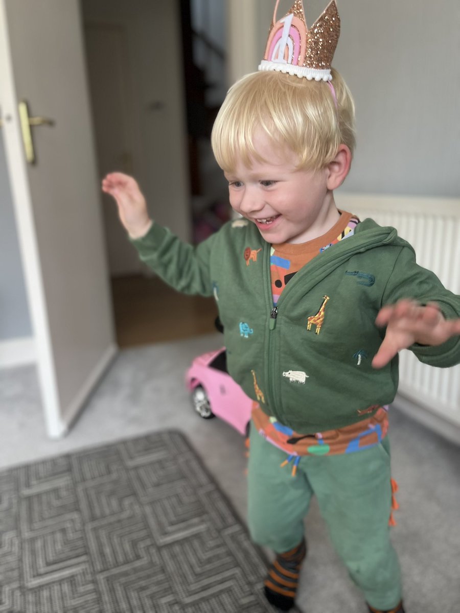 kirsten_ijw's tweet image. Email from my dissertation supervisor with a few edits. It’s been a loooong slog but I’m on the finishing straight. Boys are ecstatic. #mastersdissertation #psychology