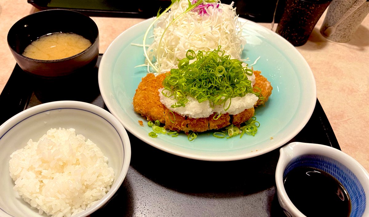 sio_samon's tweet image. 今日は子供たちがばあちゃん家へお泊まりに行ったので旦那と2人。あまり話すことも無く何か気まづい💭
旦那はゲーム、私はXを。
とりあえずお腹がすいたのでご飯を食べに⟡.*