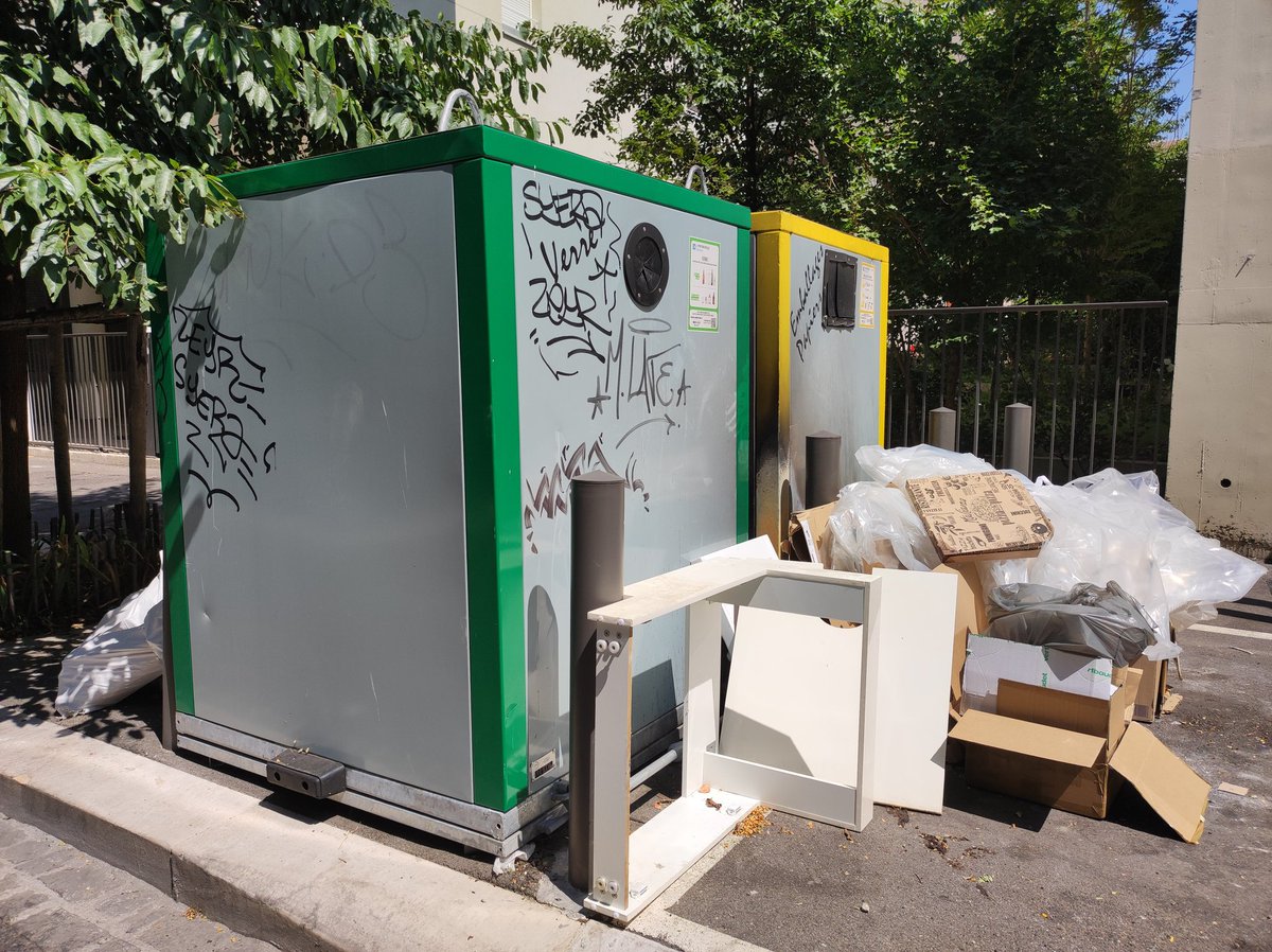 euromedhabitant's tweet photo. 🐀🐀🐀 Rue Peyssonnel devant la résidence séniors #Domitys
Est ce qu'on peut essayer de savoir qui a fait ÇA ???
@AMPMetropole @marseille @Krehmeier_A https://t.co/o1Bq1hXoWW