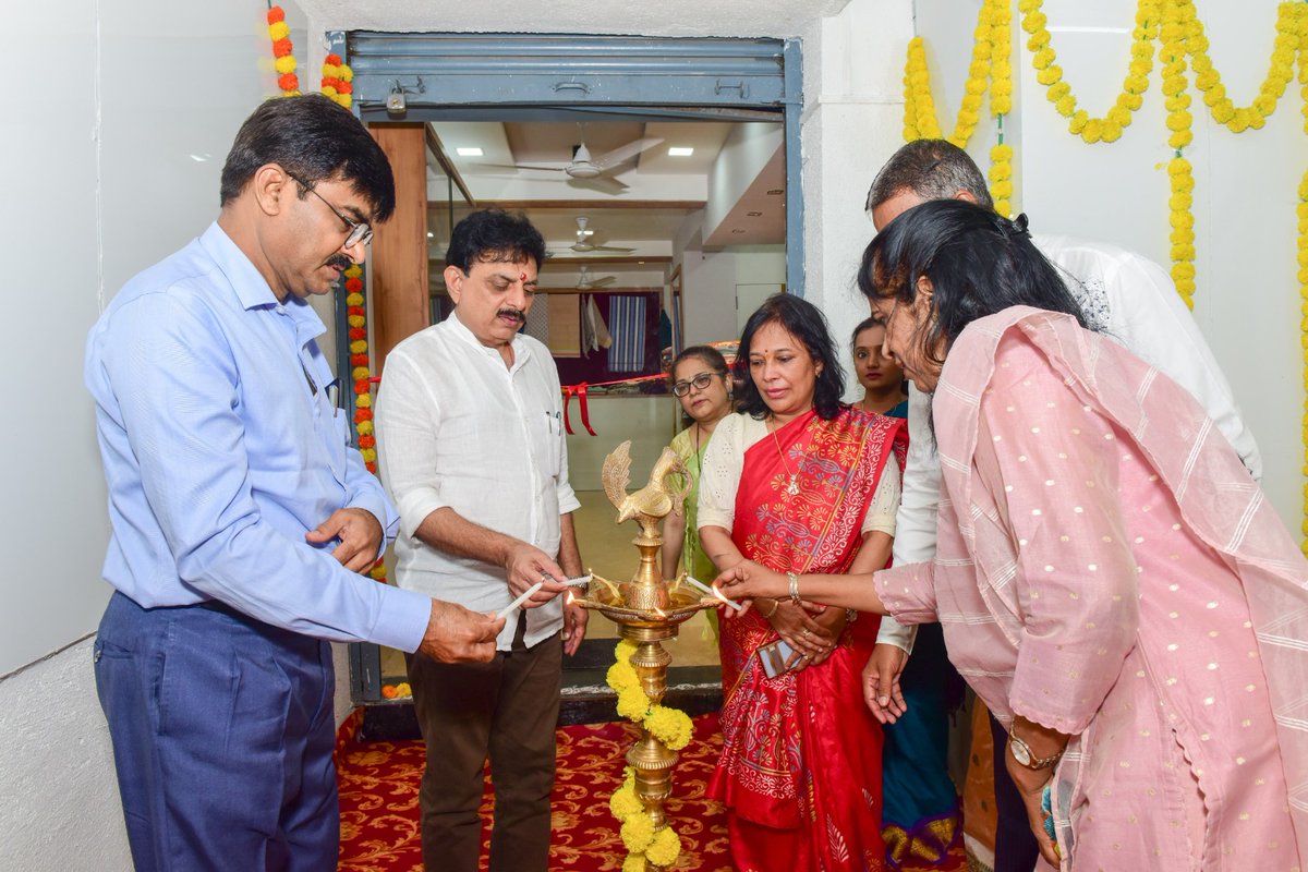 हातमाग उत्पादन विक्री केंद्राचा उद्घाटन समारंभ