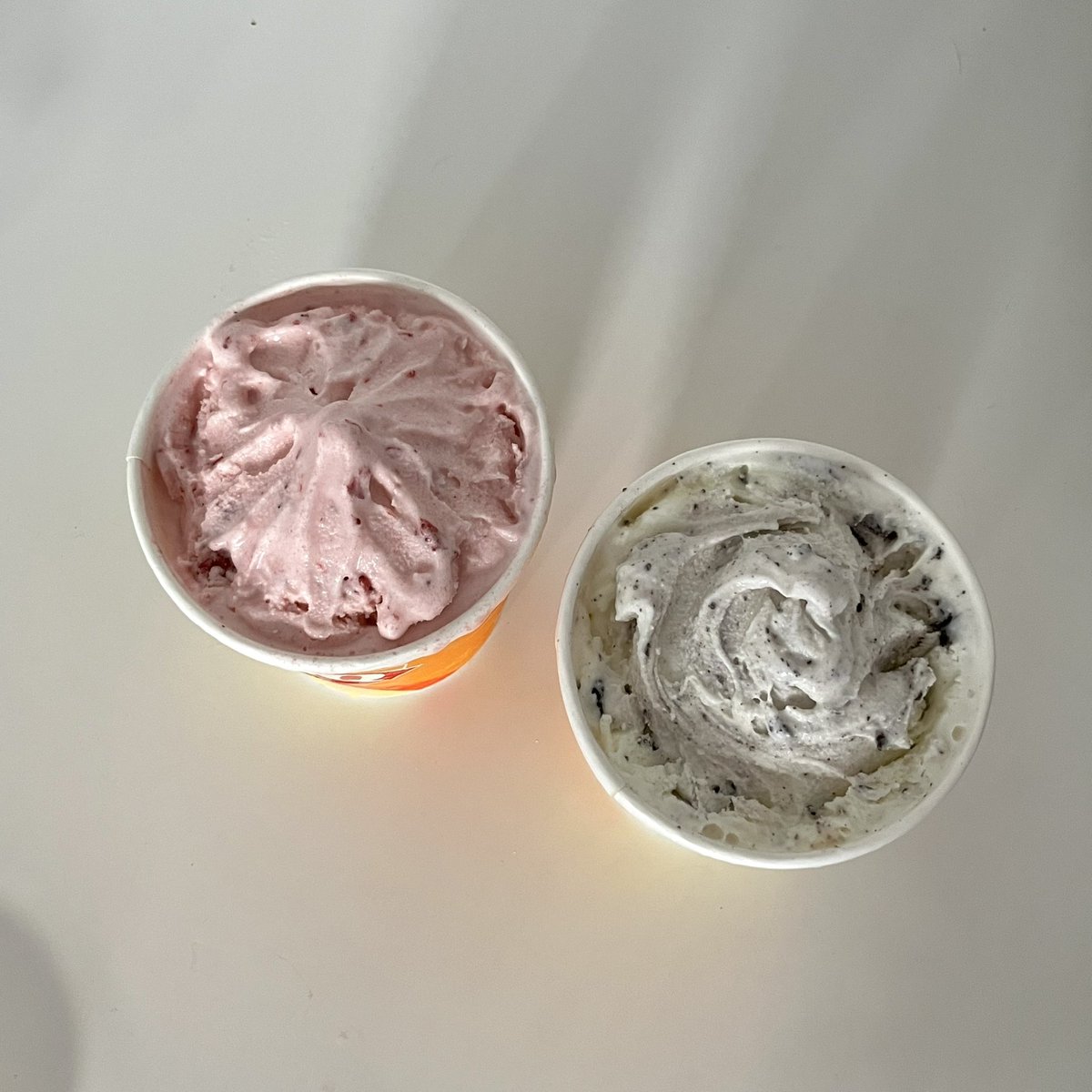 วันนี้คลายร้อนด้วย Dairy Queen แบบราคาสุดคุ้มมแล้ว 1 แถม 1 ไซส์ XL อีกต่างหากนี้สั่งรสโอริโอ้ กับ สตรอเบอร์รี่ อร่อยยยยชื่นใจ คุ้มอีกต่อคืออย่าลืมไปกดโค้ดในหมวด Brand Week ลดทั้งค่าอาหาร+ค่าส่งเลย ❤️