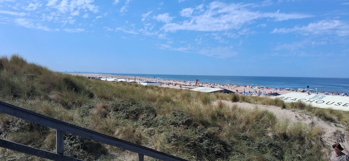 Heel apart om op een plek te zijn waar je sinds de jaren 90 niet meer op het strand bent geweest. Onherkenbaar verbouwd hier maar het zeewater is nog net zo lekker. Even een middagje #metime #genieten #makingmemories