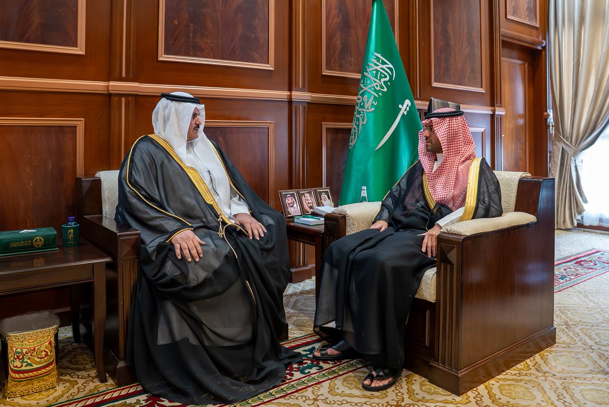 سمو #نائب_أمير_منطقة_حائل يستقبل مدير هيئة الرقابة ومكافحة الفساد "نزاهة" بالمنطقة أ.زومان بن عبدالله الشمري منوّهاً سموه بدعم القيادة لجهود الهيئة وتعزيز دورها الرقابي.