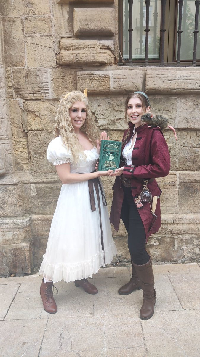 yuraicosplay's tweet photo. @NovaCiFi @Ainoabg @Hurona_Rolera Algunos por redes unos días antes del evento y otros allí mismo, pero gracias a este celsius conocí y/o desvirtualicé a gente majísima ❤️‍🩹❤️‍🩹❤️‍🩹 https://t.co/W32rRjRkx0