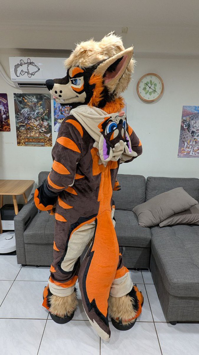 等了一年終於收到睡衣了

鴻萌的睡衣我真的蠻喜歡的，雖然在過程中真不太順利，最後拿到成品的結果還算不錯xd

最後，希望他們能在客服與客人之間的溝通能夠改善，不然很好的作品都會因為溝通問題會把期待漸漸消耗掉😌

👕✨：<a href="/furmony_j/">鴻萌造物furmony</a>