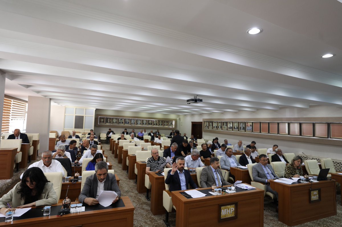 Erzurum Büyükşehir Belediyesi Meclis Başkanvekilimiz Mehmet Akarsu’nun başkanlığında, Belediye Meclisimizin Ağustos ayı toplantısını gerçekleştirdik.

Şehrimizin yarınlarını şekillendirecek projeleri, hemşehrilerimizin taleplerini ve Erzurum’un her alanda gelişmesini sağlayacak