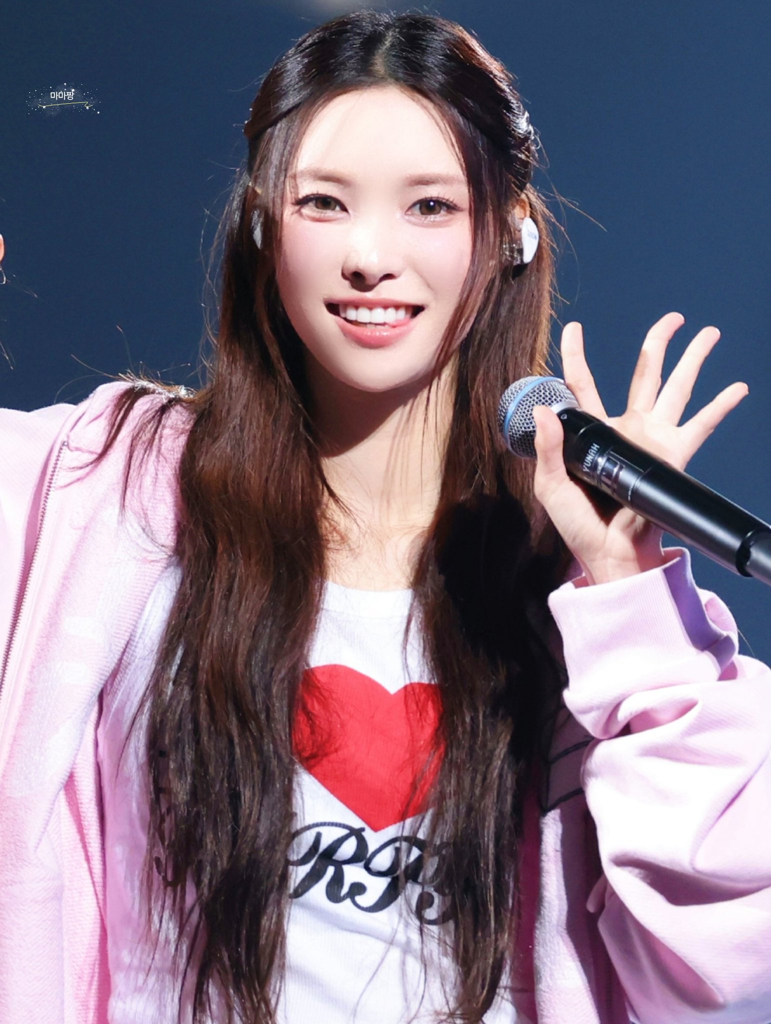 ILLIT 아일릿 アイリット YUNAH 윤아 ユナ 直筆サイン入りチェキ ILLITアイリット ユナ 直筆サイン入り ビジュアルカード - メルカリ