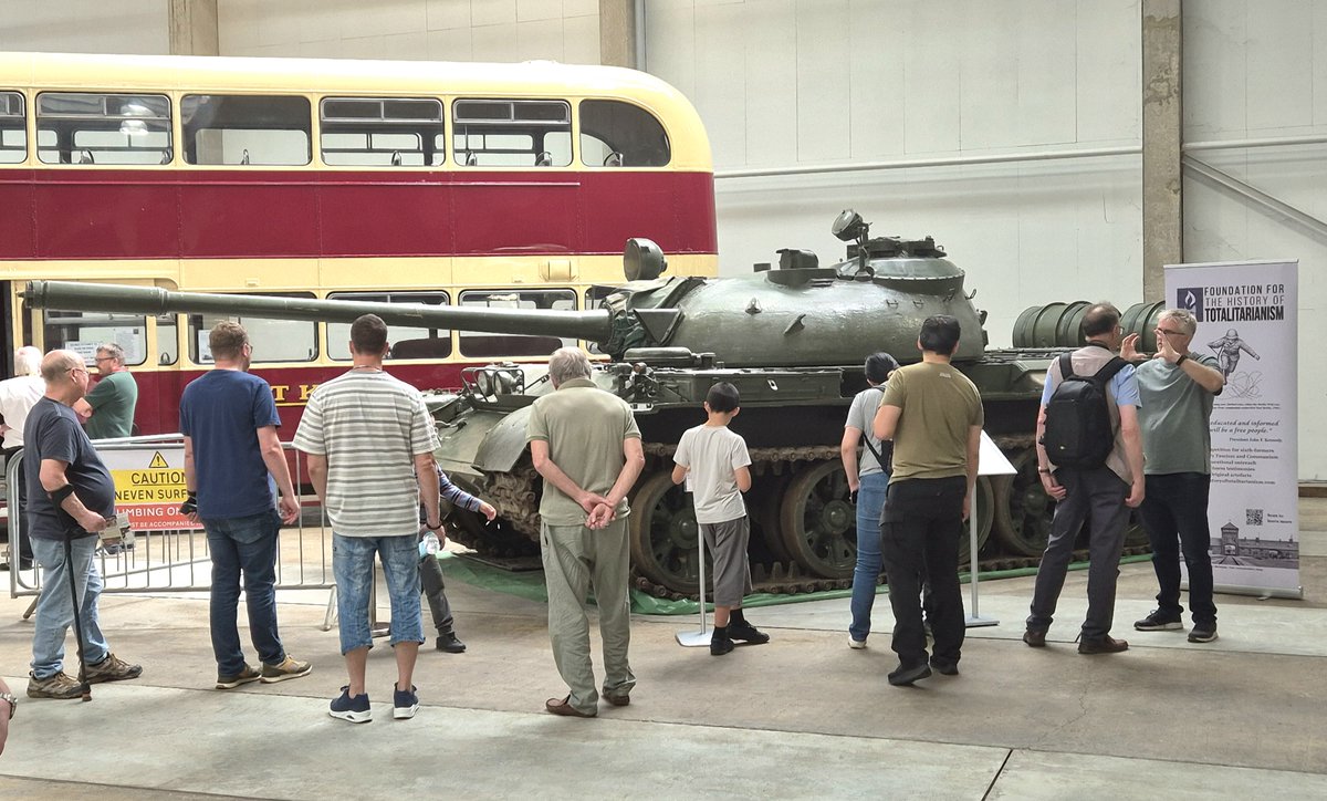 It was great to see so many people coming to the open weekend at the 1:1 train museum in Margate where our tank was on show. We gave away many leaflets about the tank and booklets about the Holodomor.