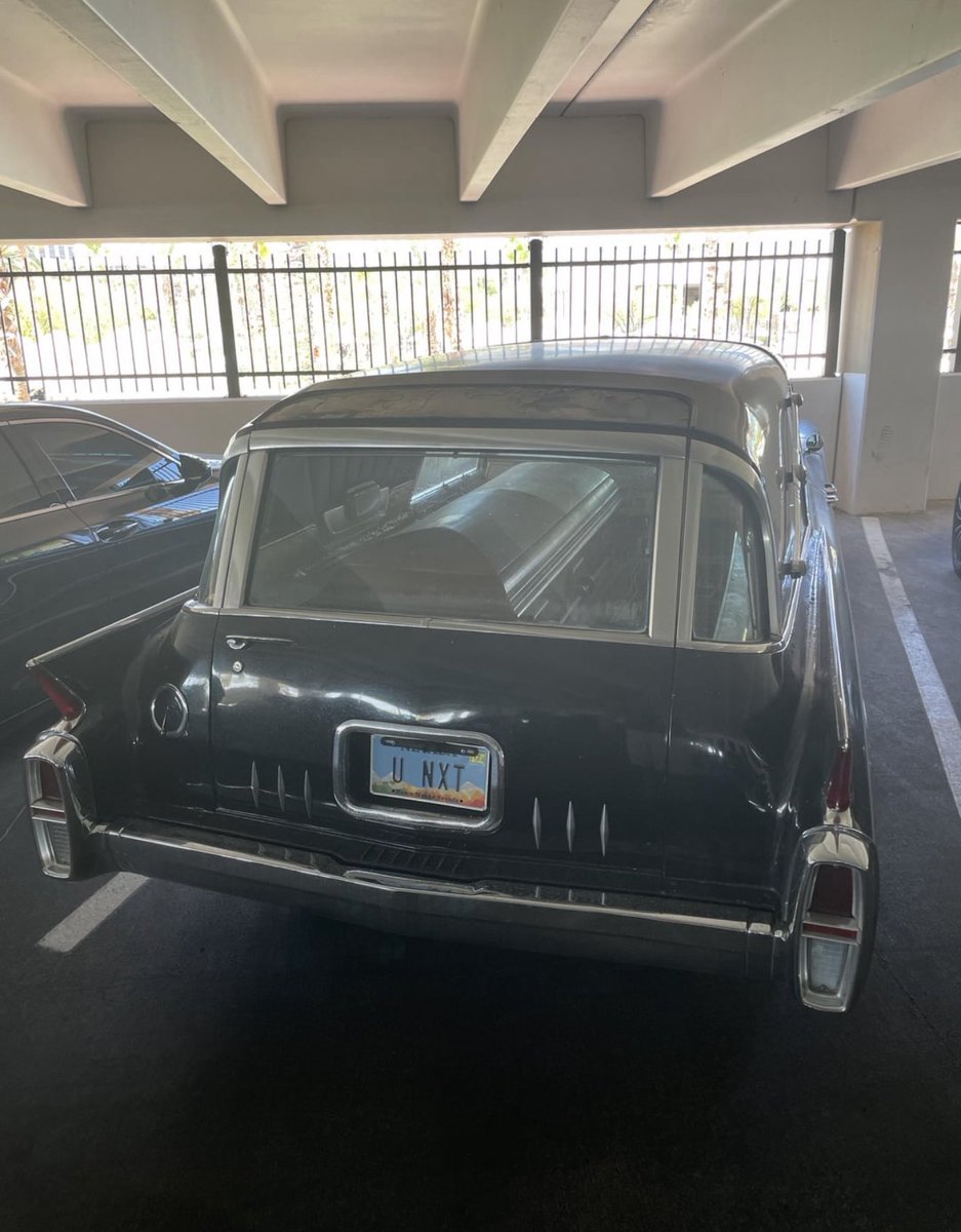 InterestngFiles's tweet image. Car at a GYM with a coffin in the back
