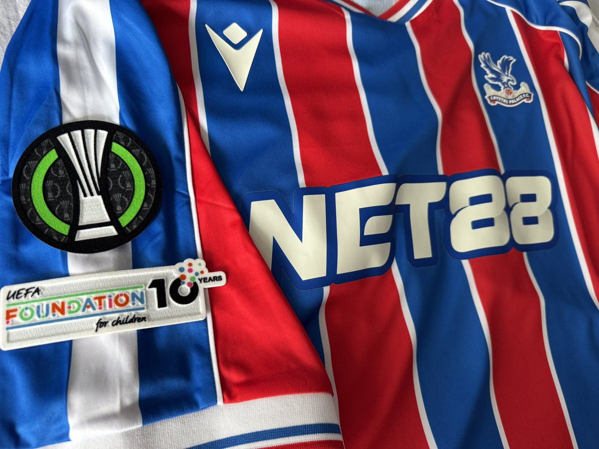 DarrenR_85's tweet image. Superb statement from the club.

Sadly it is @Conf_League, but, it’s still @CPFC playing European football.

Another piece of silverware up for grabs, let’s take it 🔴🔵⚽️🦅🏆

#cpfc #ConferenceLeague #letswinit