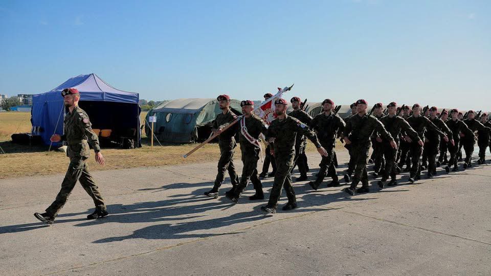 ▪️Ostatnie szlify przed Wilką Defiladą z udziałem m.in.  spadochroniarzy 6 Brygada Powietrznodesantowa im. gen. bryg. Stanisława Sosabowskiego👌🪂

Więcej 👇
facebook.com/share/p/1AvYB4…

📸 MON / plut. Michał Chudziński