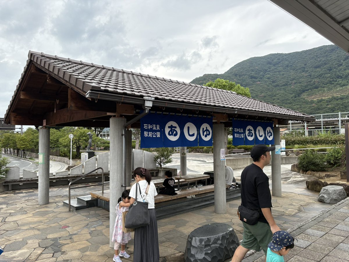 foreist55's tweet photo. 18切符旅3日目
甲府→石和温泉（桃狩り）→八王子（温泉）→横浜
朝のんびりし過ぎて、予定が大幅に狂う
結果、石和温泉で小雨の中レンタサイクルを漕ぐ羽目に...
一方、桃は今まで食べたことのないくらいの甘さ、スヴァらしい
スーパー銭湯で休憩して帰投 https://t.co/c55ZmMM6nZ