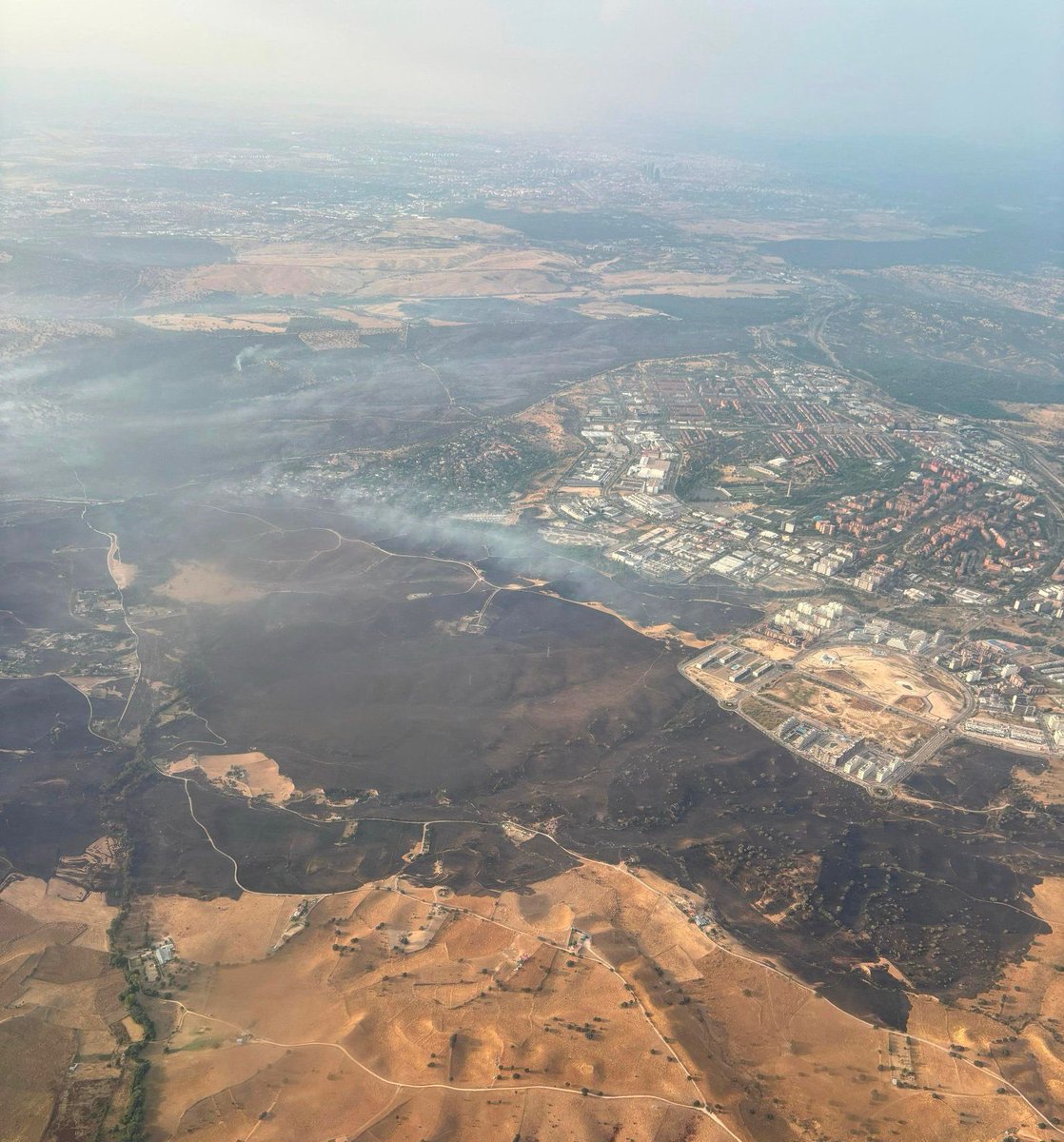 Ante el incendio en Tres Canto, agradecemos la rápida intervención de los efectivos de seguridad que lo han perimetrado y estabilizado. 

La actividad en el Centro no se ha visto afectada y continúa con normalidad y tranquilidad. 

Lamentamos la pérdida un vecino por quemaduras.
