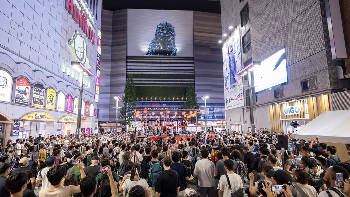 8/16(土)東京・新宿の歌舞伎町シネシティ広場で「歌舞伎町 BON ODORI」開催。古典からPOPミュージックで踊る"盆DANCE"まで、新旧の盆踊りが楽しめます。参加無料→event-checker.info/kabukicho-bono…