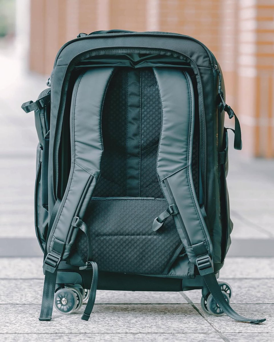 PGYTECH_global's tweet image. Terrain-Proof Gear Hauler 🌋
Cobblestones? Gravel? Airport chaos?
Roller backpack's all-terrain wheels laugh at obstacles.
@yu198877526

#pgytech #rollerbackpack #cameragear #travelready #filmmakerlife #adventuregear #camera #drone #sony #canon #dji