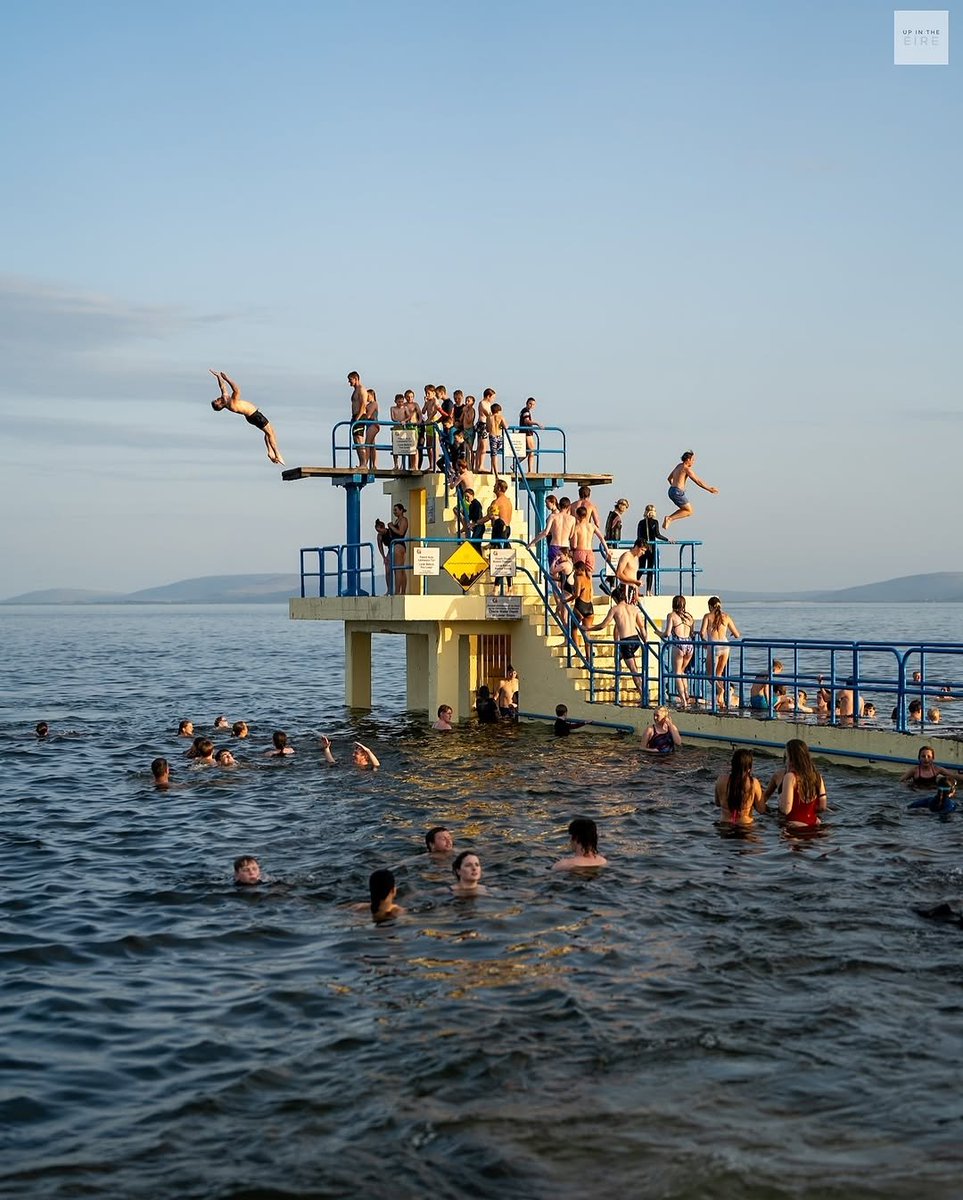 Fun in the sun... ☀️💙

📸 <a href="/UpInTheEire_/">Up in the Éire</a>
📍 Blackrock Diving Tower, Salthill

#Sun #Heatwave #Salthill #Galway #Ireland #VisitGalway