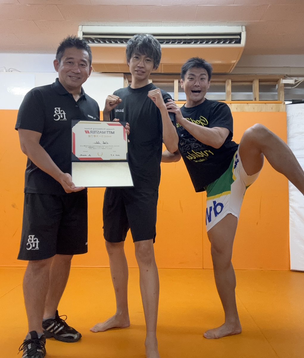 SAWA_MUNENORI's tweet photo. ïŒŒïŒŒæ Œéææªçµéšã®ãã¬ãŒããŒã®æ¹ã«ãããã®æã¡æ¹ãšã¡ãã¥ãŒäœæããäŒãããè¬åº§ïŒïŒ
ãã£ãããã¹ã«ç¹åãããããã®æã¡æ¹ãäœç³»çã«ãäŒããã
#mittmaster
_ _ _ _ _ _ _ _ _ _ _ _ _ _ _ _ _ _ _
å
æ¥ã¯äº¬éœã®ããŒãœãã«ãžã
ãB/COOLã代衚ã®é
äºæ§ã«ãåè¬ããã ããŸããïŒ
ãããŠããããã¹ã¿ãŒãåè¬ããã ããäžã§åã®ãµãŠã¹ããŒïŒïŒå·Šå©ãã¹ã¿ã€ã«ïŒ
ããããã¹ã¿ãŒã§ã¯ããŒãœãã«ãã¬ãŒããŒã®æ¹ãäžè¬ã®ã¯ã©ã€ã¢ã³ãã«ãã¯ãµãµã€ãºããæäŸããéã«ã¯å€§å€æ°ã®æ¹ããªãŒãœããã¯ã¹ã¹ã¿ã€ã«ã®ããããµãŠã¹ããŒã®æ¹ã«ãå³å©ãçšã®ãããã®æã¡æ¹ããäŒãããŸãâïž
æ
£ããªãåããšå©ãè
ãšéãæã¡æ¹ã®ç¿åŸã¯å€§å€ã ã£ããšæããŸããæåŸã®æ¹ã«ã¯æã€åŽããªãŒããããŠããã®ã¯ãããã§ãïŒïŒ
èé¶ŽåžåšèŸºã§ããã©ãŒãã³ã¹upãããããæ¹ã¯æ¯éé
äºæ§ã®ãžã ãžïŒ§ïŒ¯ïŒ
ðð
B/COOL
京éœåºèé¶ŽåžåŒå12-1 äžåããŠã¹2é
https://t.co/pNv2nOLNOOâŠ