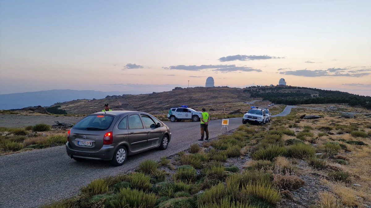 Consejería de Sostenibilidad y Medio Ambiente (@medioamband) on Twitter photo 👮<a href="/AAMM_And/">Agentes Medio Ambiente de Andalucía</a> y celadores forestales, junto a bomberos forestales del <a href="/Plan_INFOCA/">EMA INFOCA</a>, vigilan los montes públicos de la Sierra de Los Filabres, especialmente en zonas próximas al <a href="/ObsCalarAlto/">Observatorio Astronómico de Calar Alto</a>, para que los visitantes realicen la observación de las perseidas con seguridad ✨ 👮<a href="/AAMM_And/">Agentes Medio Ambiente de Andalucía</a> y celadores forestales, junto a bomberos forestales del <a href="/Plan_INFOCA/">EMA INFOCA</a>, vigilan los montes públicos de la Sierra de Los Filabres, especialmente en zonas próximas al <a href="/ObsCalarAlto/">Observatorio Astronómico de Calar Alto</a>, para que los visitantes realicen la observación de las perseidas con seguridad ✨