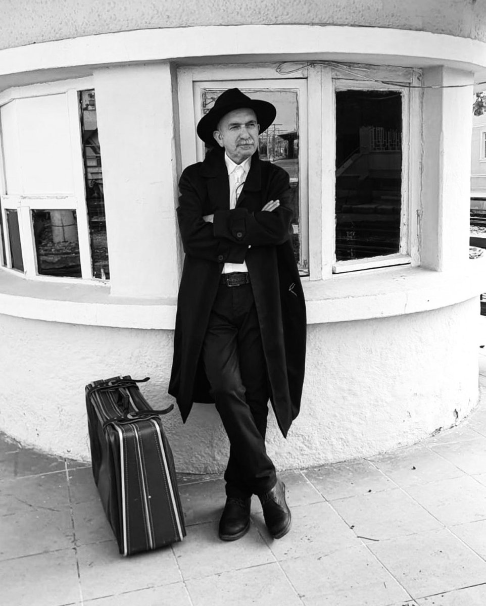 Bir fırsatını bulup görmeye gelim diyordum. Meğer sende bu dünyada yaşanmaz demişsin. Eee hocam oldu mu şimdi bu? <a href="/salihakbal9/">salih akbalı</a>