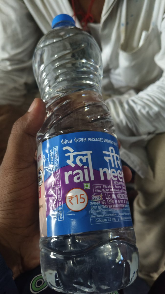 chhapramirror's tweet photo. धन्यवाद IRCTC 
आपकी टीम पहुंची और फिर से रेल नीर का पानी मिलना शुरू हो गया और मुझे भी आपकी Original पानी मिला 
Pnr:– 2935020509
@RailwaySeva https://t.co/HeG4DaF94N