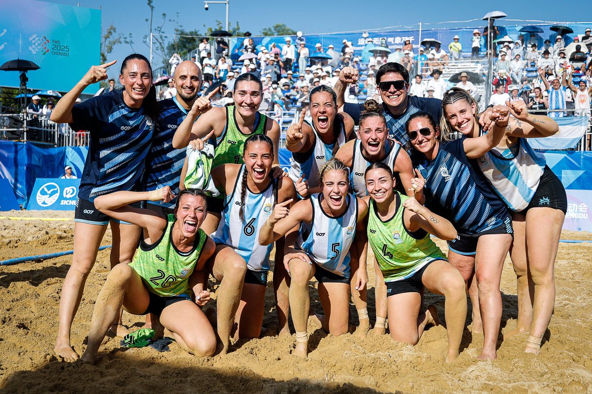 Las Kamikazes vencieron por penales a Alemania y se quedaron con el oro del beach handball en los Juegos Mundiales. 🇦🇷