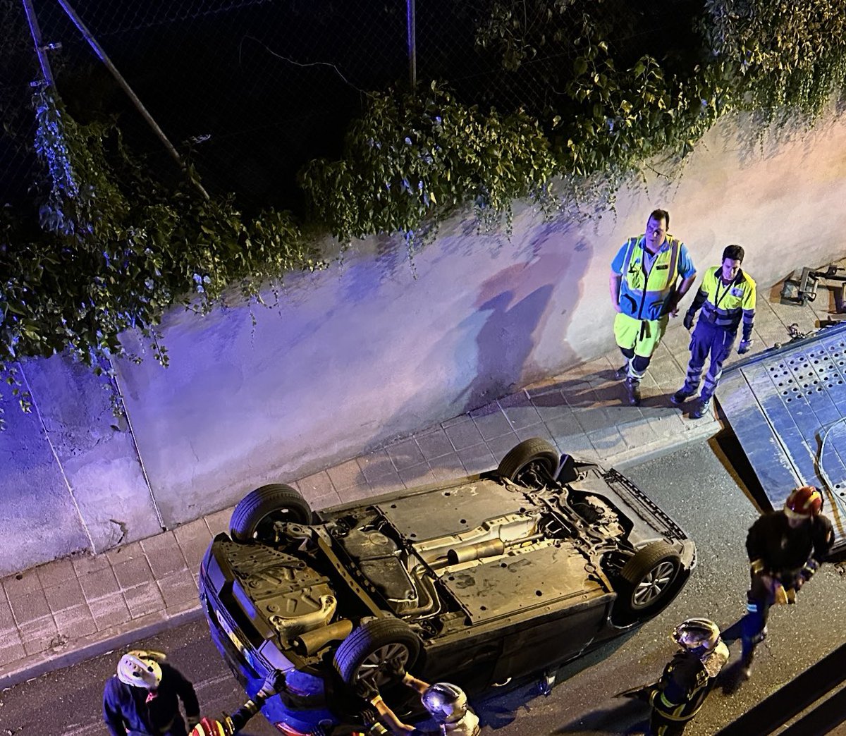 bohemiastyle's tweet photo. @PalomaTejero_ @ayto_pozuelo  en la calle Reina Mercedes de Pozuelo de Alarcón han ocurrido tres accidentes graves en menos de 3 meses.  Dos accidentes en la misma curva. Que hay que hacer para que pongan un radar o vaden en la calle? Por favor https://t.co/2DhHHncOwc