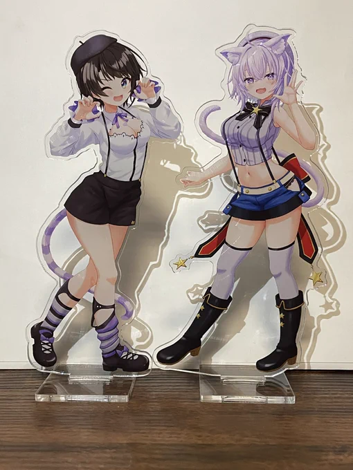 衣装交換アクリルスタンド見本です! スバルちゃん⇆おかゆん スバルちゃん⇆団長 の衣装交換となっています