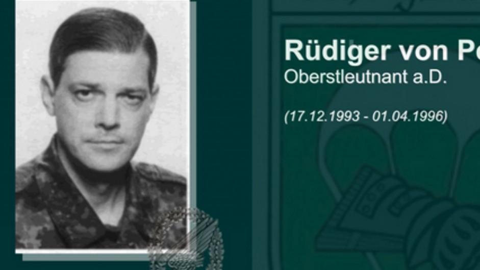 AIB (@antifainfoblatt) on Twitter photo Fallschirmjäger als elitäre Kampfgruppe für die völkische Idee?
Will man den Charakter der Rechtsterrorgruppierung "Gruppe Reuß" verstehen, lohnt es einige Protagonisten in der Bundeswehr zu beleuchten.
➔ t1p.de/l9y1l
Text: Martina Renner
Screenshot: fschjgbtl251 Fallschirmjäger als elitäre Kampfgruppe für die völkische Idee?
Will man den Charakter der Rechtsterrorgruppierung "Gruppe Reuß" verstehen, lohnt es einige Protagonisten in der Bundeswehr zu beleuchten.
➔ t1p.de/l9y1l
Text: Martina Renner
Screenshot: fschjgbtl251