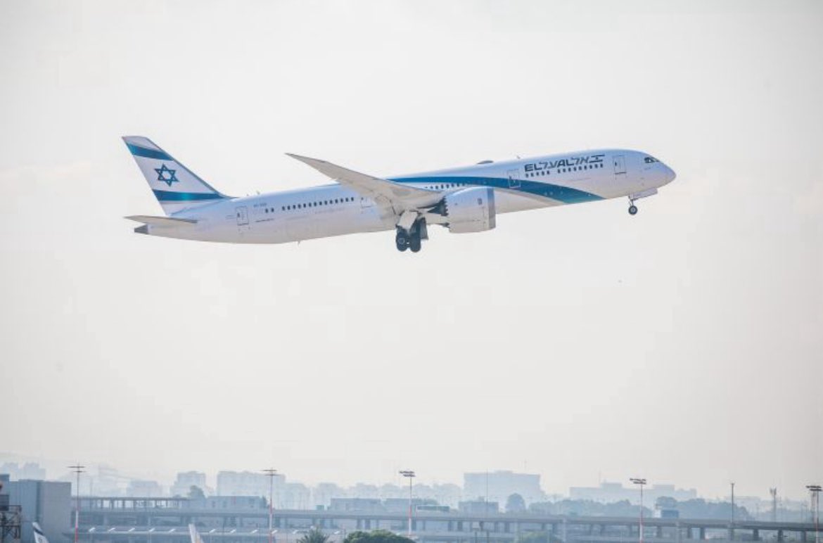 Nizard isabelle (@nizardisabelle) on Twitter photo Un contrôleur aérien de l’aéroport Charles-de-Gaulle a crié « Free Palestine » à un pilote d’El Al.
C’est quoi la suite?
Je demande que ce contrôleur aérien, fonctionnaire, soit immédiatement renvoyé. Il a la vie de centaines de passagers entre ses mains.
<a href="/EmmanuelMacron/">Emmanuel Macron</a> Un contrôleur aérien de l’aéroport Charles-de-Gaulle a crié « Free Palestine » à un pilote d’El Al.
C’est quoi la suite?
Je demande que ce contrôleur aérien, fonctionnaire, soit immédiatement renvoyé. Il a la vie de centaines de passagers entre ses mains.
<a href="/EmmanuelMacron/">Emmanuel Macron</a>