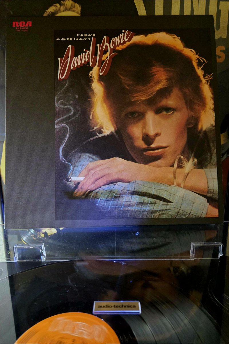 こんばんは😄明日からお盆ですね
夏休み前半は家族旅行で長野へ行ってきました高原がキレイでした🚗 ³₃ 
今夜は久しぶりにレコード聞けてます🥃 
#DavidBowie #YoungAmerican 
‘75 Release 8th Album
ボウイがソウルに挑戦した名作
ジョン・レノンとの共作Fameも収録
youtu.be/NPX6JPHRmBA?fe…