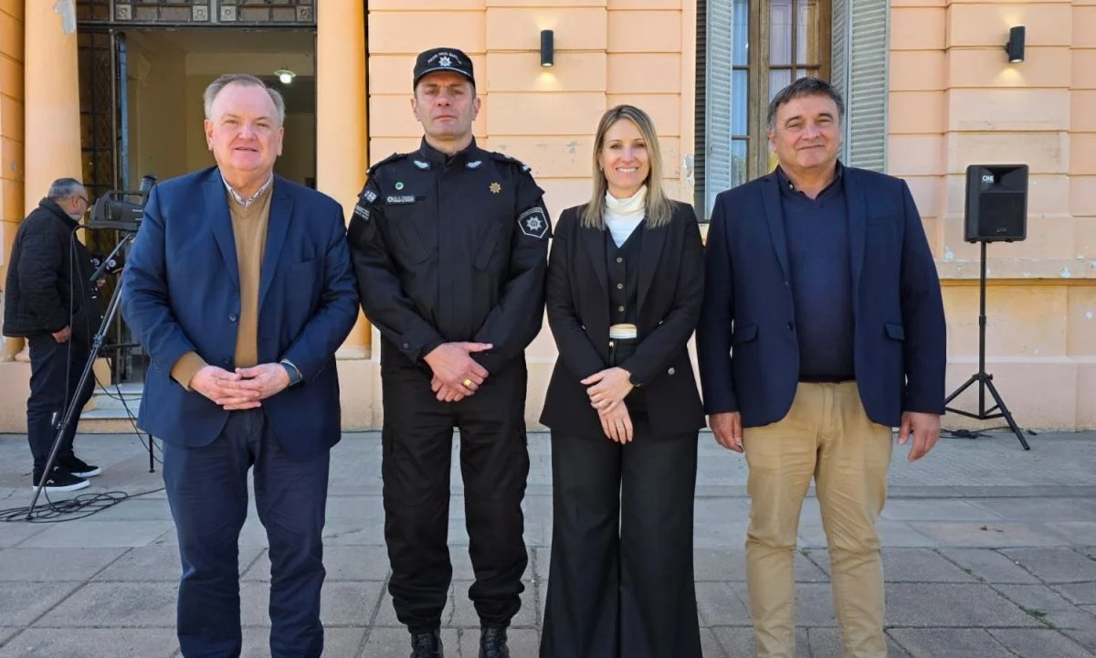 Cámara de Senadores (@senadosantafe) on Twitter photo 👮 El senador <a href="/felipemichlig/">Felipe Michlig</a> presente en la asunción del nuevo Jefe de la Unidad Regional XIII
📲 La noticia completa acá: senadosantafe.gob.ar/noticias/michl… 👮 El senador <a href="/felipemichlig/">Felipe Michlig</a> presente en la asunción del nuevo Jefe de la Unidad Regional XIII
📲 La noticia completa acá: senadosantafe.gob.ar/noticias/michl…