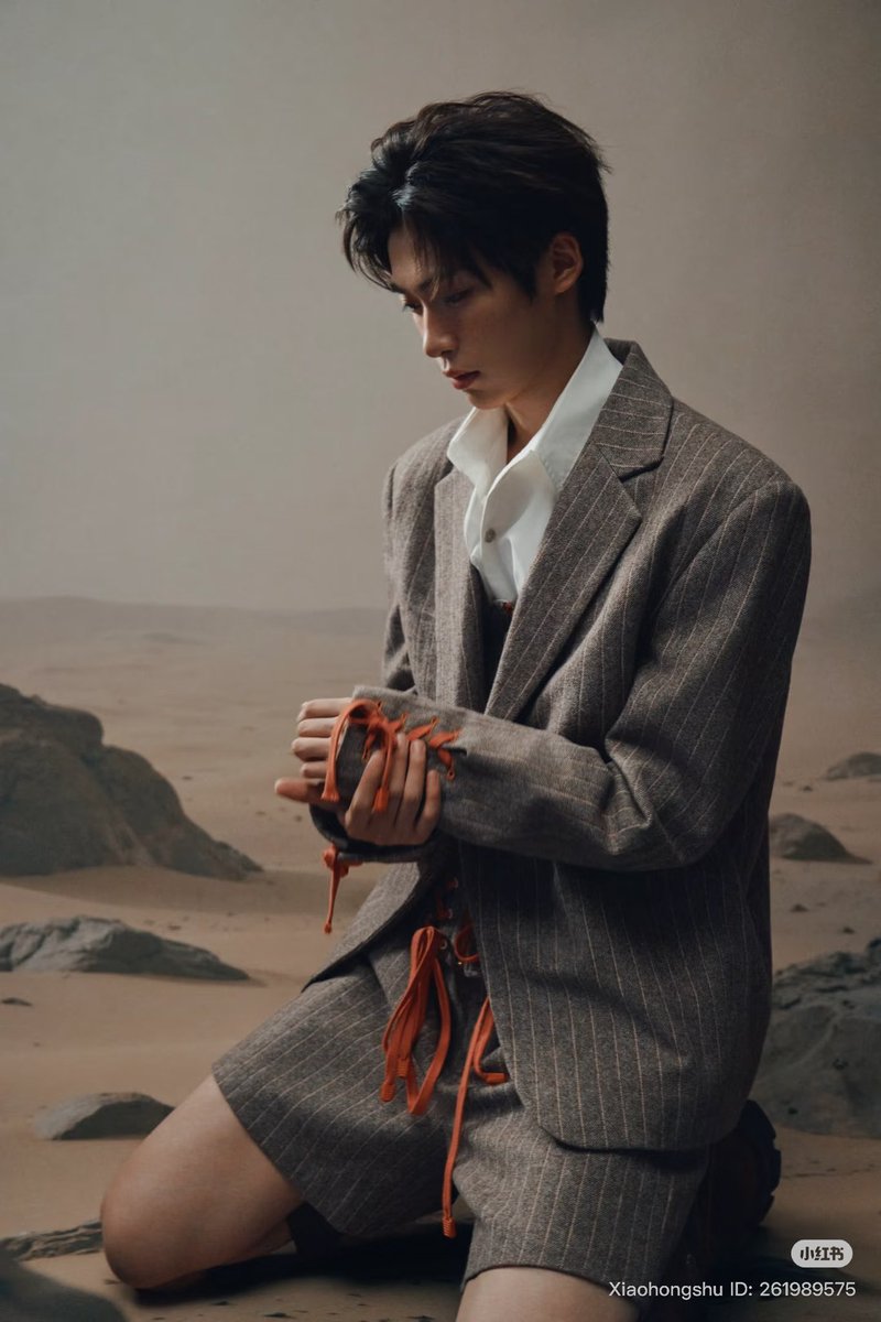 Zheuning's tweet photo. ๐ทCover of Ziyu's new song "Mud Pond" that I took
#artistshooting #magazinephotoshoot #fashionblockbuster #ZiYu https://t.co/t9nmx5Pb0U