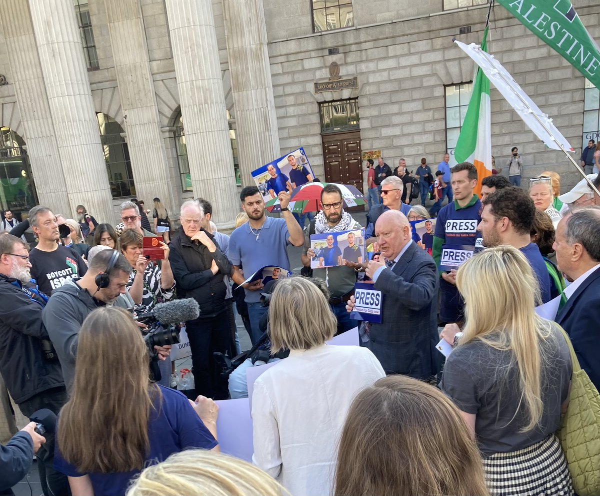 At gathering of <a href="/NUJofficial/">NUJ</a> members in Dublin, while extending sympathy to families/colleagues of murdered <a href="/AJENews/">Al Jazeera Breaking News</a> journalists, NUJ’s Séamus Dooley said, “This is the latest attempt to silence to media in Gaza while keeping out global media”#STOPKILLINGJOURNALISTS
