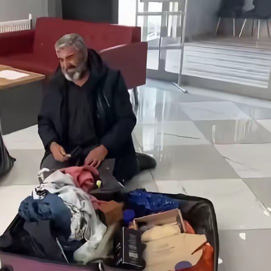 Rojin’in boynunda,diz kapağında, sırtında darp izleri var.Vücudunda 2 tane erkeğin DNA’sı bulundu.Görgü tanıkları Rojin’in orda olduğu o gün,o saatte beyaz bir arabadan bahsetti.İntihar yalanının arkasına sığınanlar Gülistan Doku’nun katillerini koruyanlardır
 #RojinİçinAdalet