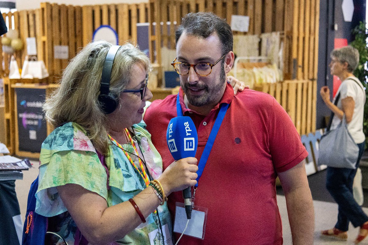 IniciativaxAst's tweet image. 🎙️ Esta mañana cuntamos cola presencia de Mónica Solís pa entrar en direuto nel programa ‘La radio es mía’ con @inespaztv na @RTPAOficial pa falar del IV Día de la Llingua Asturiana na #FIDMA y presentar el nuesu trabayu pol #asturianu