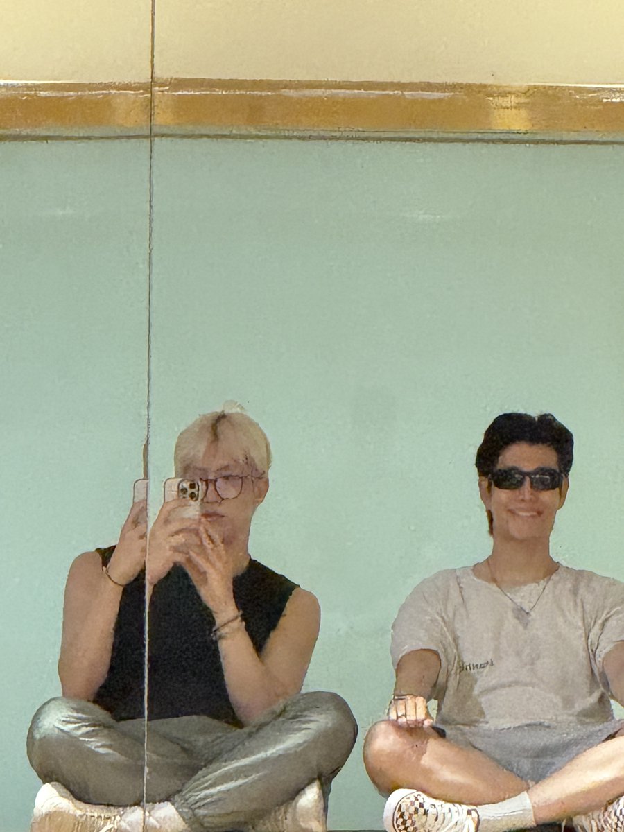 offclASTRO's tweet image. 로하!!! 하루 남았는데!! 장난끼 많은
주니와 활동잘할수있겠죠…?