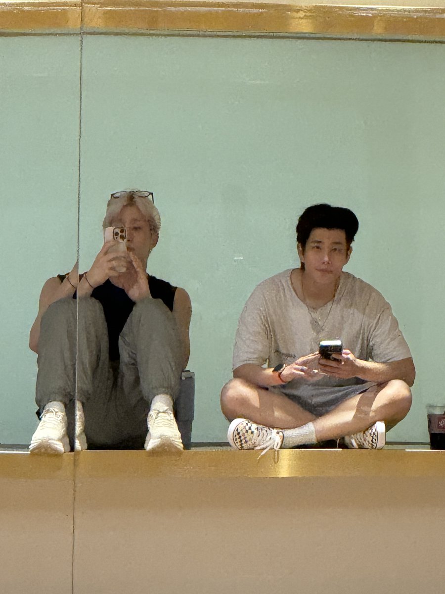 offclASTRO's tweet image. 로하!!! 하루 남았는데!! 장난끼 많은
주니와 활동잘할수있겠죠…?