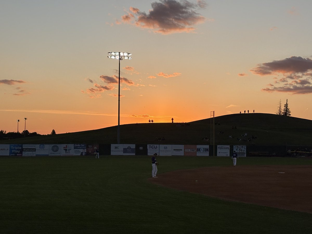 FraserStrategy's tweet image. Gorgeous evening &amp;amp; great people last night on the deck for the @ReginaRedSox playoff game. The Berries were able to tie up the series but our guys are still in it. 

Thx to our friends Adrian &amp;amp; Mike from @ReginaPlumbing @tpoutlaw13 @PaydenFraser @glregina plus all who attended
