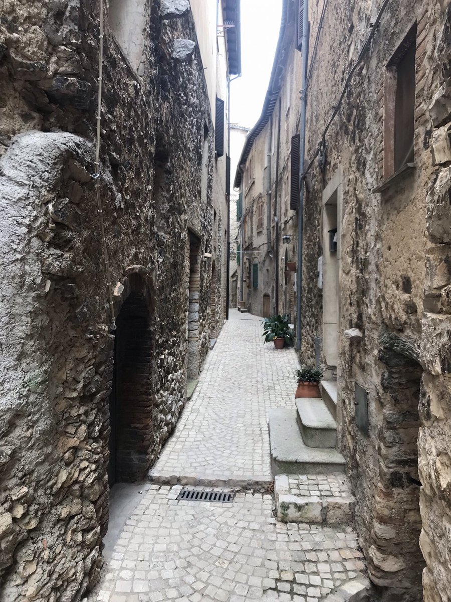cammisafra's tweet photo. #ScorciPittoreschi #VentagliDiParole
Deve pur esistere, esiste un luogo nel mondo in cui i tuoi problemi diventano risorse. Ti tocca solo trovarlo. O lasciare che ti trovi.
Gabriele Romagnoli - La prima cosa bella
#Casperia
https://t.co/5wDTc1ovPV https://t.co/3FUAFsnwyk