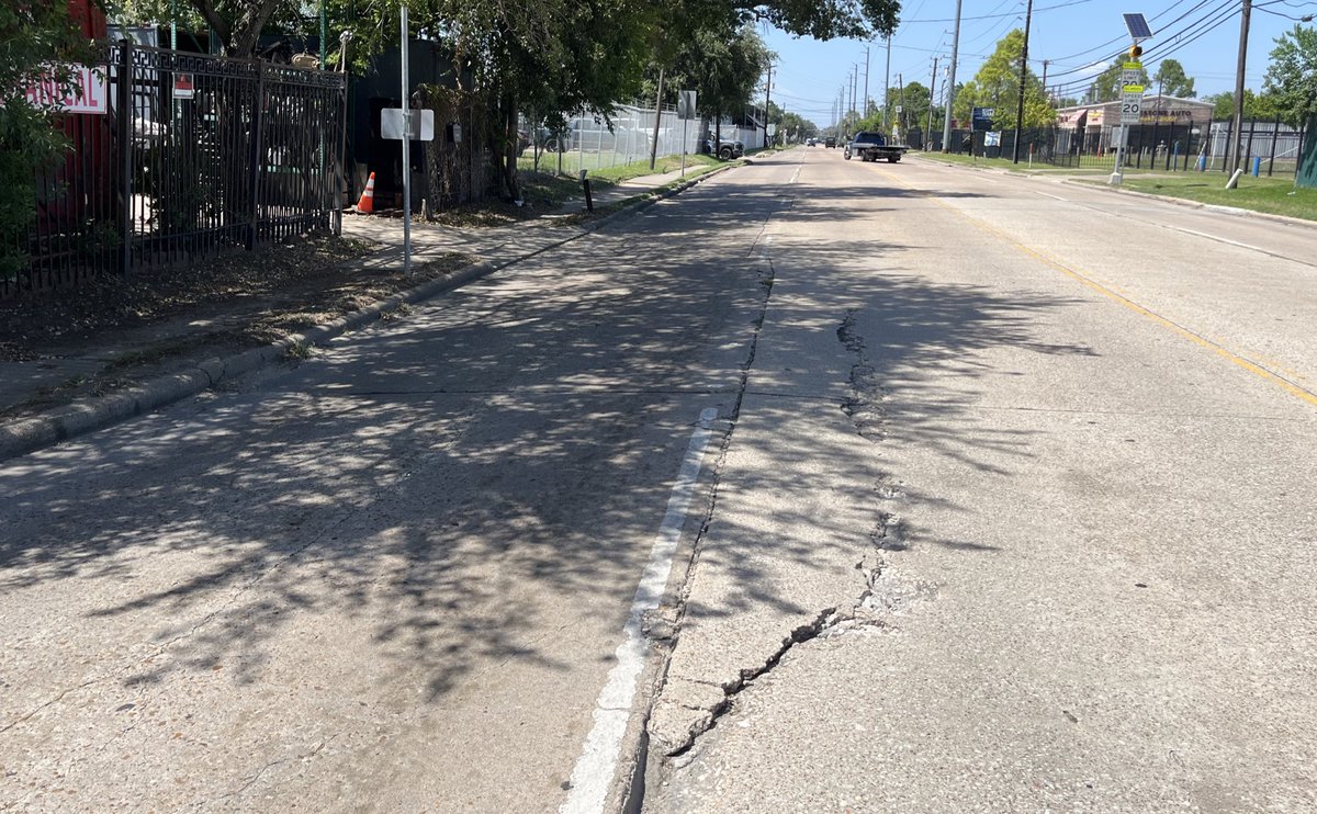 BryanDotson13's tweet photo. #dunvale So I emailed Engage Houston and they told me the project is not currently active and to contact TxDOT. TxDOT told me they are waiting on COH. While we wait for $500k of federal funds, Dunvale remains less safe for all road users. https://t.co/Lr4gDi950L